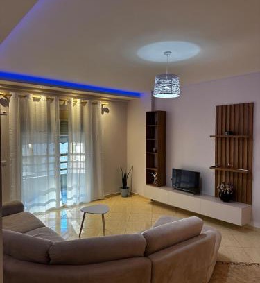 Mbrostar-Urë Apartamento | Luxury House Fieri