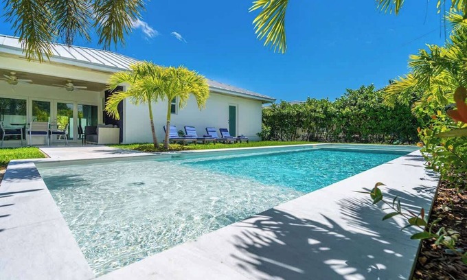 North Bay Village Casa | Luxury House 4 beds Pool w Jaccuzzi