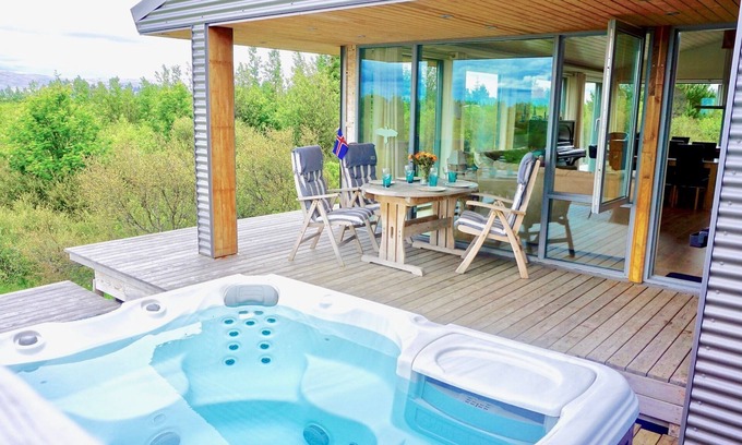 Borgarnes Cabaña | Casa de lujo con una acogedora Pensión + Bañera de hidromasaje cerca del Parque Nacional de Snæfellsnes