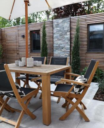 Lower Edmonton Casa | Luxury House with a Private Garden, Free Parking and Air Con