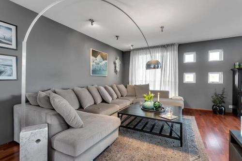 Grafarvogur Casa | Luxury House with Ocean View