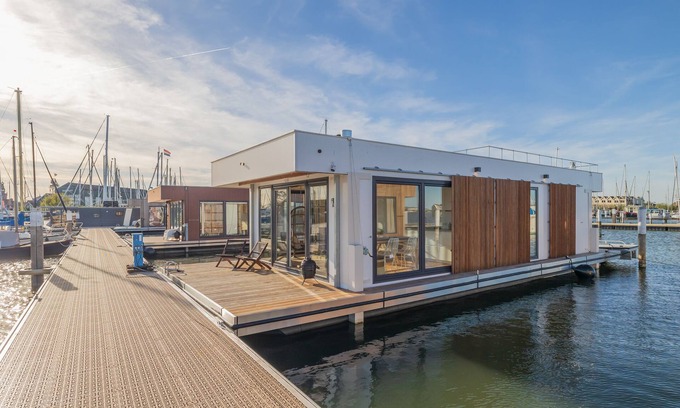 Monnickendam Alquiler De Eote | Luxury Houseboat: "Liberdade" with sauna. Dinghy included.