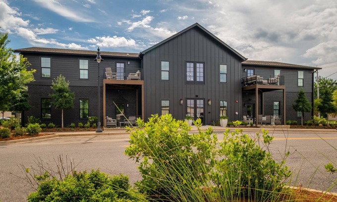 Trussville Apartamento | Luxury in Downtown Trussville