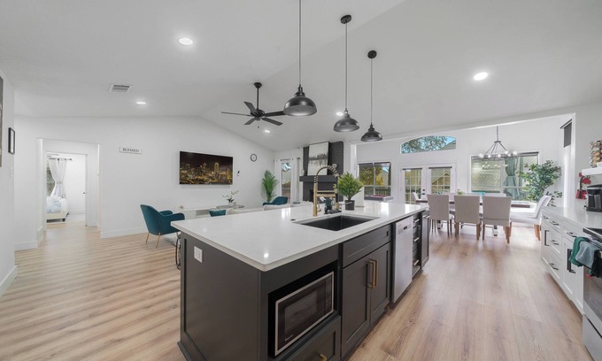Euless Casa | Luxury in Euless - Close to DFW Airport and Cowboy Stadium