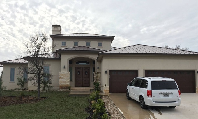 Horseshoe Bay West Casa | Luxury in Spacious Home with Tesla Fast Charger