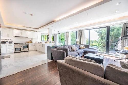 Dudden Hill Casa | Luxury in-suite free park near WEMBLEY
