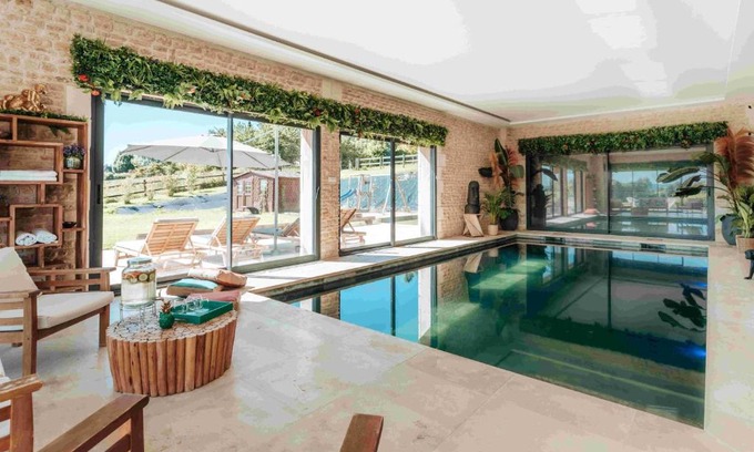 Bonneville-sur-Touques Casa | Luxury in the Country - Breathtaking Modern Farmhouse with Indoor Swimming Pool
