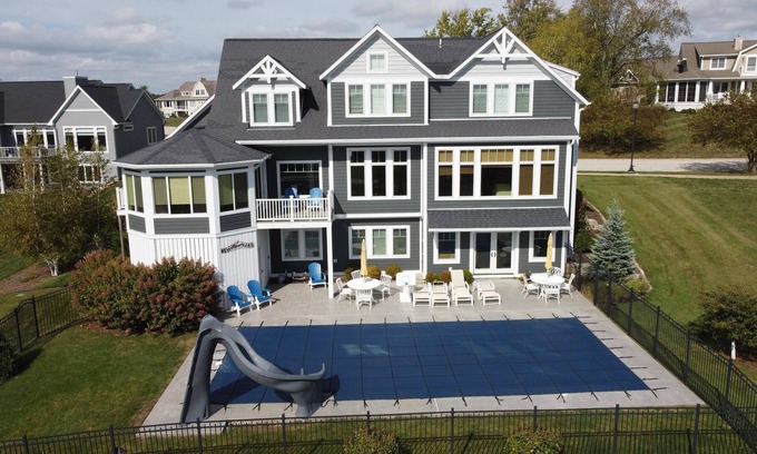 Green Lake Casa | Luxury, in town location with in-ground pool!