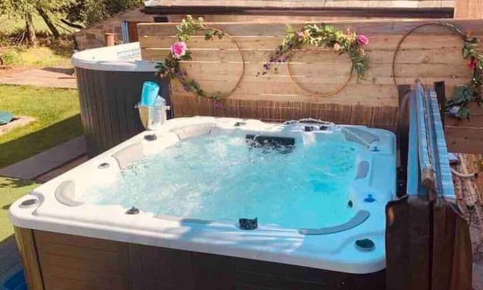 Darton Casa | Luxury in Yorkshire, hot tub, cannon hall, YSP