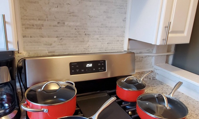 Detroit Apartamento | Luxury infinite Motion unit located in New Center Area Historic District!
