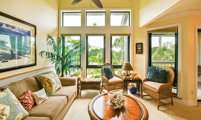 Safety Harbor Club Casa | LUXURY ISLAND RENTAL/CLUB w/POOL, KAYAKS, 3BR PRIV BEACH ACCESS, BOAT DOCK AVAIL