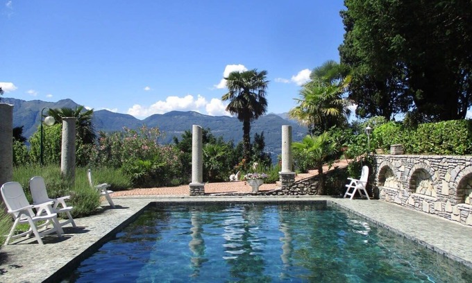 Brezzo di Bedero Villa | Lujosa villa de los lagos italianos con piscina. Vistas de 360 grados. Capacidad para 11 personas.