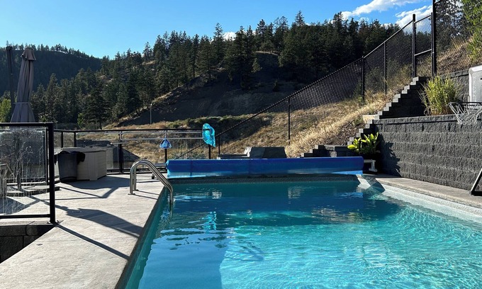 North Glenmore Casa | Luxury Kelowna Oasis on Knox Mountain minutes from downtown. Great for families!