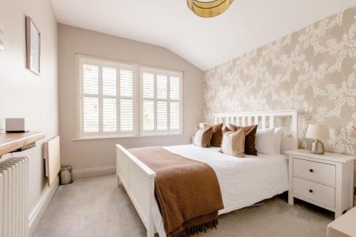 Larkhall Casa | Luxury King-bed Ensuite With Tranquil Garden Views