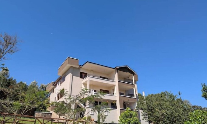 Ongata Rongai Cabina | Luxury King Room with Balcony in Karen Nairobi