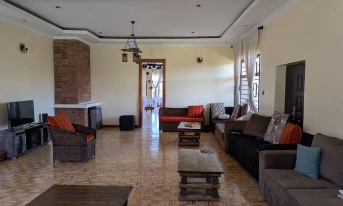 Ongata Rongai Cabina | Luxury King Room with Balcony in Karen Nairobi