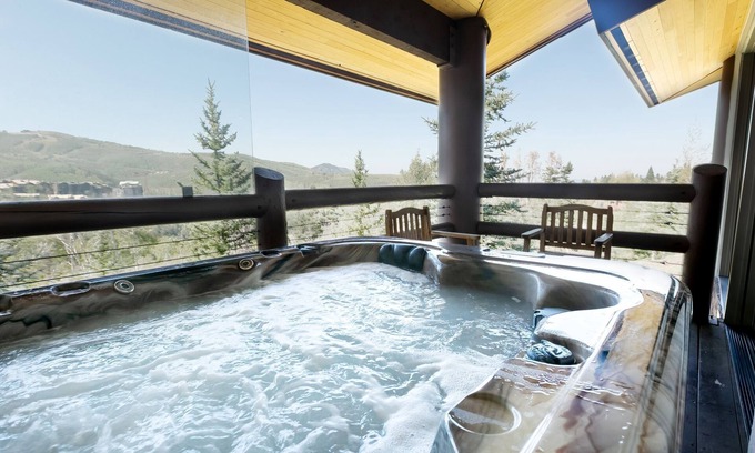 Deer Valley Apartamento | Luxury King Room With Mountain View Hotel Room by Redawning