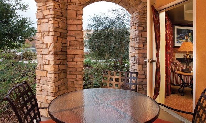 Napa Complejo | Luxury KING STUDIO SUITE- Napa Valley Resort w/ pool, gym, COMP BOTTLE WINE 🍷