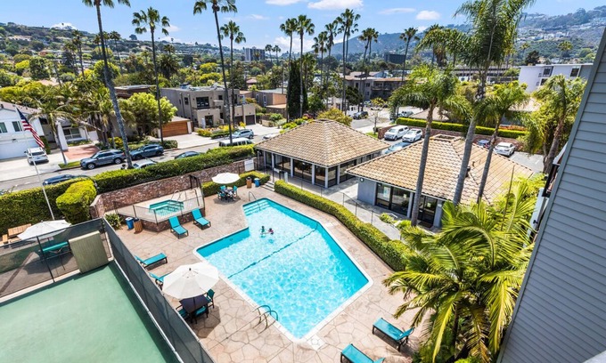La Jolla Shores Condominio | Luxury La Jolla Shores Condo with Pool, Jacuzzi, Tennis Courts, Pickelball Court