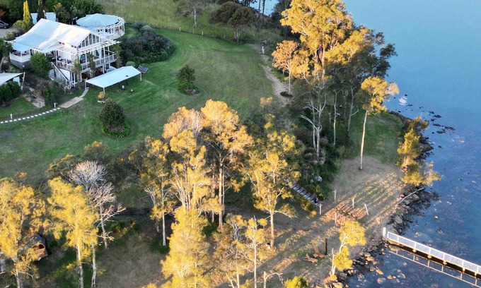 Wallis Lake Casa | Luxury Lake Front Farm, 3 houses.