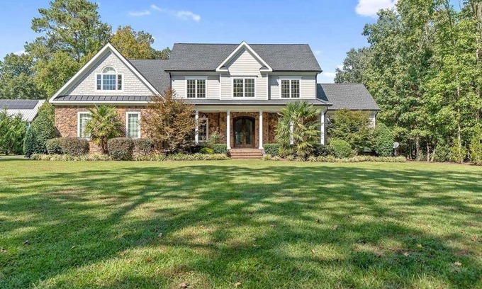 Raleigh Casa | Luxury lake-front family home with pool!