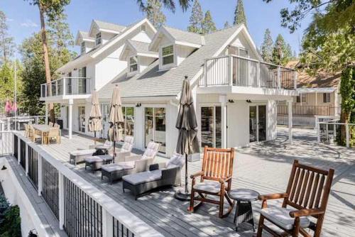 Bass Lake Casa | Luxury Lake Home-The Bear Claw-Boat Slip-Sleeps 16