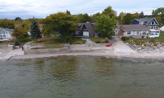 Wainfleet Casa | Luxury Lake House in Lake Erie