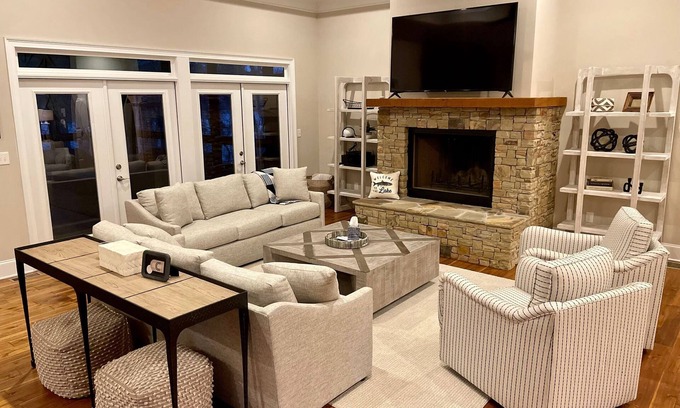 Gainesville Casa | Luxury Lake Lanier Estate + Double Dock