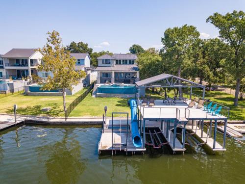 Kingsland Casa | Luxury Lake LBJ House with Heated Swimming Pool and Spill Over Hot Tub and 2 Boat Slips