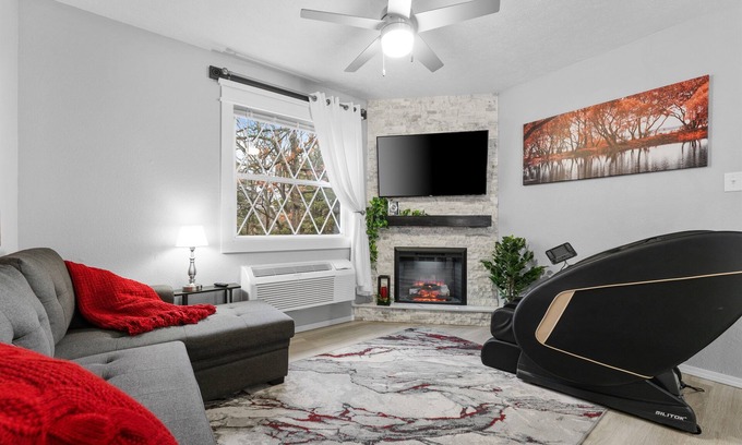 Indian Point Cabina | Luxury Lake Lodge 51 - Near Silver Dollar City!