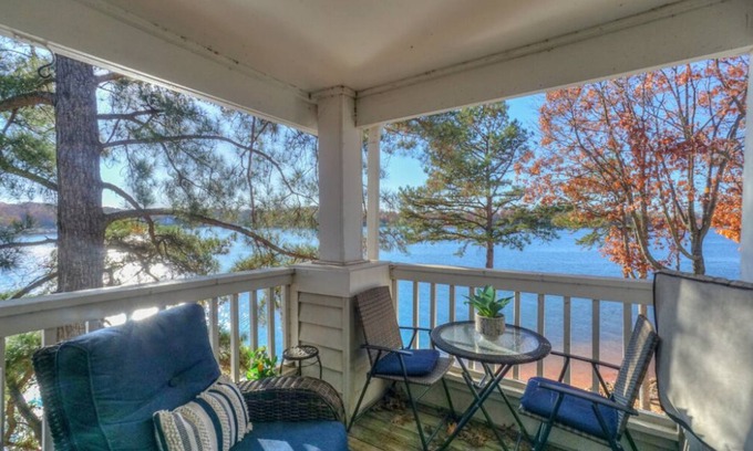 Cornelius Condominio | Luxury Lake Norman Condo with Penthouse Views!