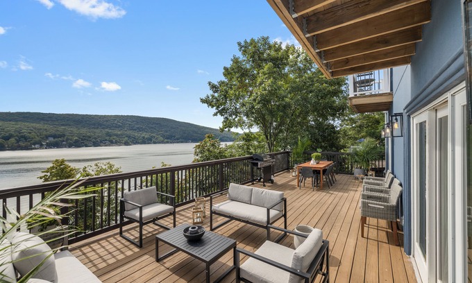 Greenwood Lake Casa | Luxury Lake Oasis ~ Hot Tub ~ Stunning Views ~ Bar
