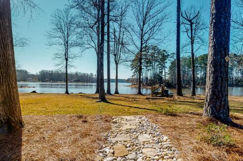 Saluda Casa | Luxury Lake Retreat