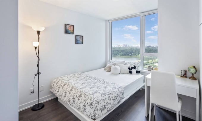 Swansea Condominio | Luxury lake view |Beach pool |High park |Outdoor Swimming Pool |Balcony
