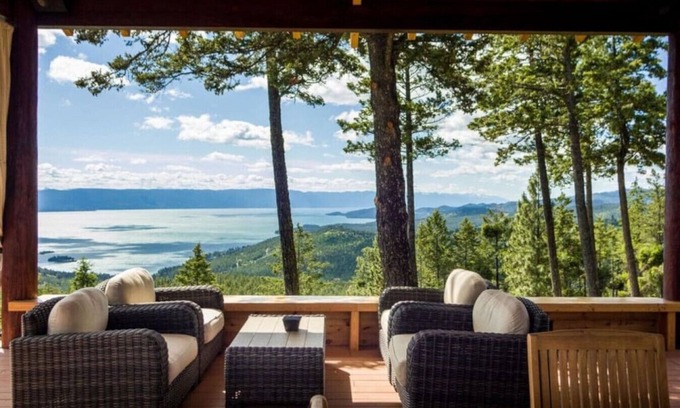 Somers Casa | Luxury Lake View Mountain Escape