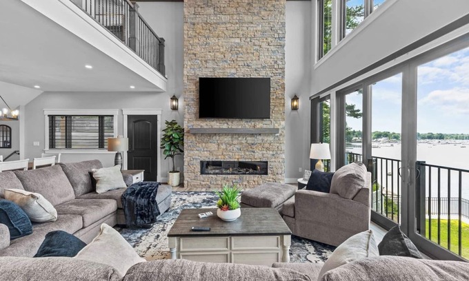 Colchester Villa | Luxury Lakefront 4BR w/ Beach