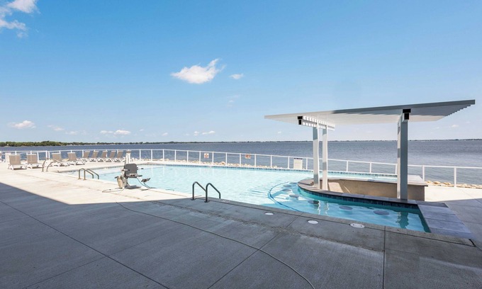 Watertown Condominio | Luxury Lakefront Condo w/ Private Hot Tub & Sauna