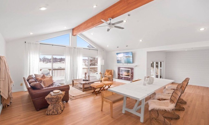 Wonder Lake Casa | Luxury Lakefront Escape - 25 mins from Lake Geneva w/ Boat Rental