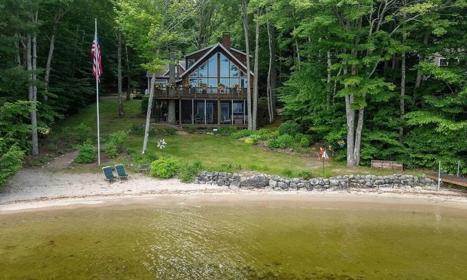 South Casco Casa | Luxury Lakefront home on Sebago Lake W/ Sandy Beach