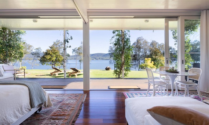 Coomba Bay Casa | Luxury Lakefront Suite