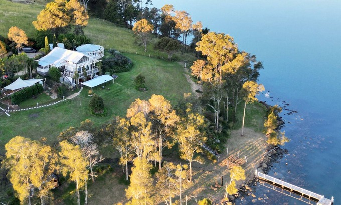 Wallis Lake Casa | Luxury lakefront Suite & Barn