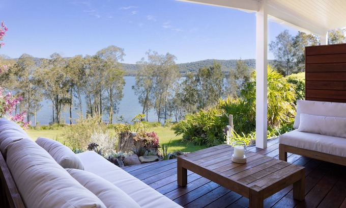 Wallis Lake Casa | Luxury Lakefront Villa 2 bedroom