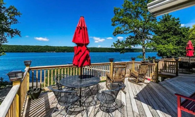 Poplar Ridge Casa | Luxury Lakehouse, sunsets, kayaks, hot tub, sauna, 20 min to Skaneateles Village