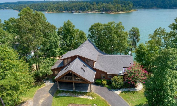 Stoney Point Landing Casa | Luxury Lakeside Retreat