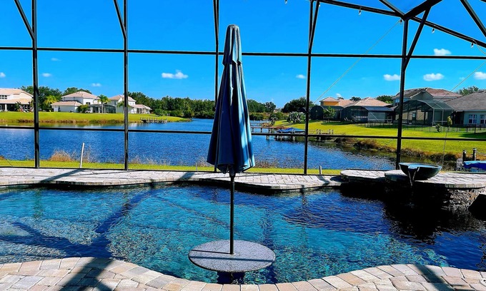 Kissimmee Casa | Luxury Lakeside Vacation Home: Valleyview Manor
