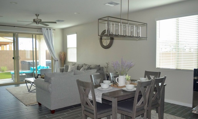 Avondale Casa | Luxury Large New Build 10 minutes from Glendale State Farm Stadium