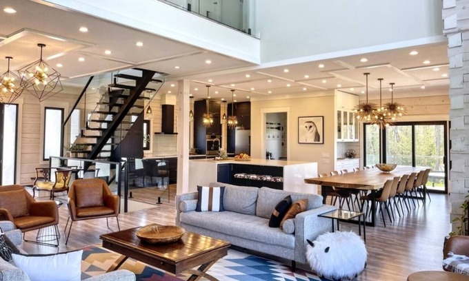 Cressy Casa | Luxury Lilac Lakehouse: 4 Suites