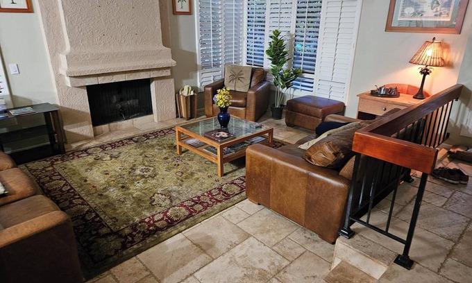 Laguna Hills Casa | LUXURY LIVING AT AFFORDABLE COST....Room available in a charming 5bdr house