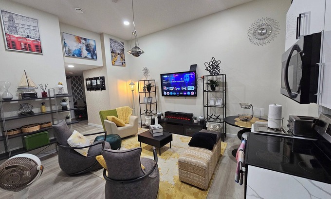 Southeast Edmonton Casa | LUXURY LIVING, HAPPY VIBES L.L.H.V