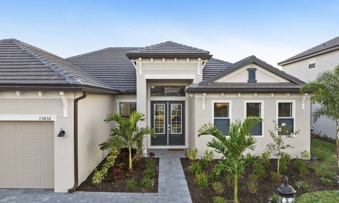Braden River Casa | Luxury living in a gorgeous modern rental with access to Pool, Gym and more.